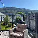Dinbnb I 1 Minute To Tram! Newly Built With Balcony & 3 Beds * Bergen
