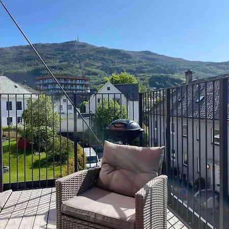 Dinbnb I 1 Minute To Tram! Newly Built With Balcony & 3 Beds * Bergen
