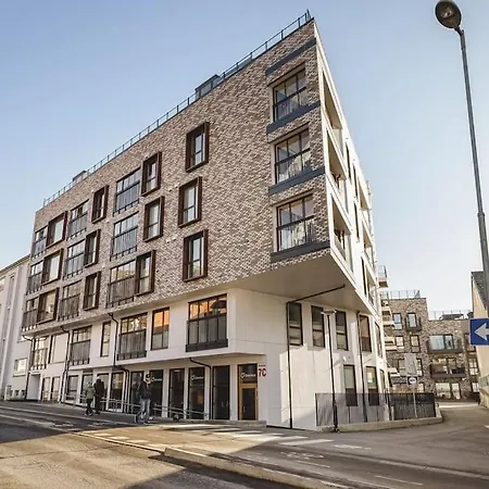Dinbnb I 1 Minute To Tram! Newly Built With Balcony & 3 Beds Apartamento