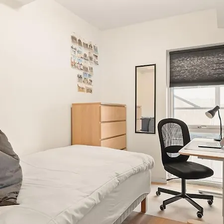 Dinbnb I 1 Minute To Tram! Newly Built With Balcony & 3 Beds Lejlighed *