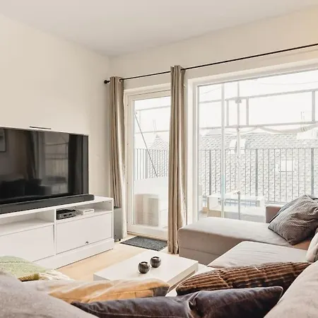 Dinbnb I 1 Minute To Tram! Newly Built With Balcony & 3 Beds * Bergen