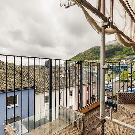 Lejlighed Dinbnb I 1 Minute To Tram! Newly Built With Balcony & 3 Beds *